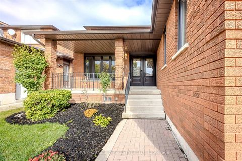 Photo 2 at 113 Cabaletta Crescent, West Woodbridge, Vaughan
