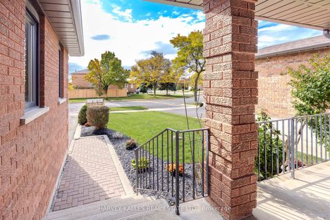 Photo 4 at 113 Cabaletta Crescent, West Woodbridge, Vaughan