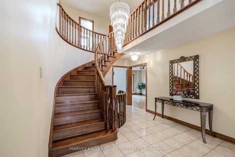 Photo 9 at 113 Cabaletta Crescent, West Woodbridge, Vaughan