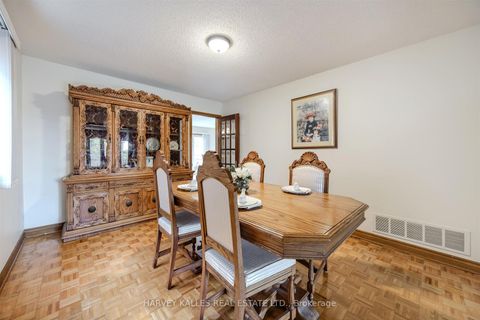 Photo 13 at 113 Cabaletta Crescent, West Woodbridge, Vaughan