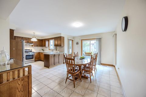 Photo 17 at 113 Cabaletta Crescent, West Woodbridge, Vaughan