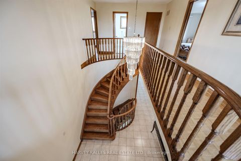 Photo 23 at 113 Cabaletta Crescent, West Woodbridge, Vaughan