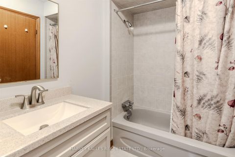 Photo 25 at 113 Cabaletta Crescent, West Woodbridge, Vaughan