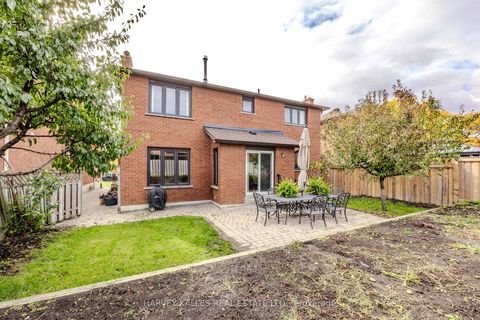 Photo 39 at 113 Cabaletta Crescent, West Woodbridge, Vaughan