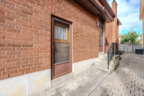 Photo 41 at 113 Cabaletta Crescent, West Woodbridge, Vaughan