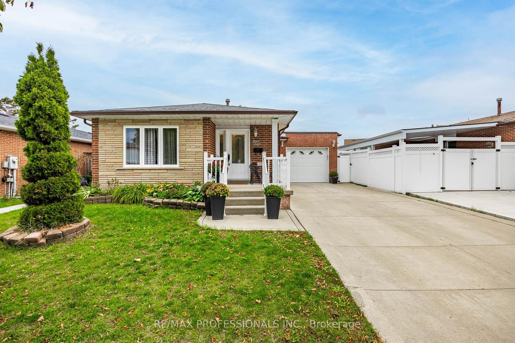 108 Avening Drive, Clairville, Toronto 