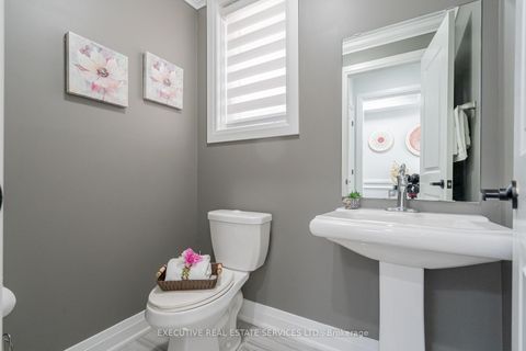 Photo 7 at 79 Elderslie Crescent E, Kleinburg, Vaughan