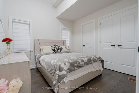 Photo 11 at 79 Elderslie Crescent E, Kleinburg, Vaughan