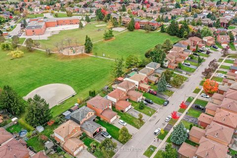 Photo 2 at 12 BURKE Drive, West Bayfield, Barrie