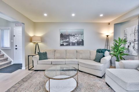 Photo 7 at 12 BURKE Drive, West Bayfield, Barrie