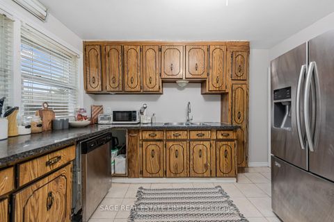 Photo 24 at 45 Dashwood Crescent, Beaumonde Heights, Toronto