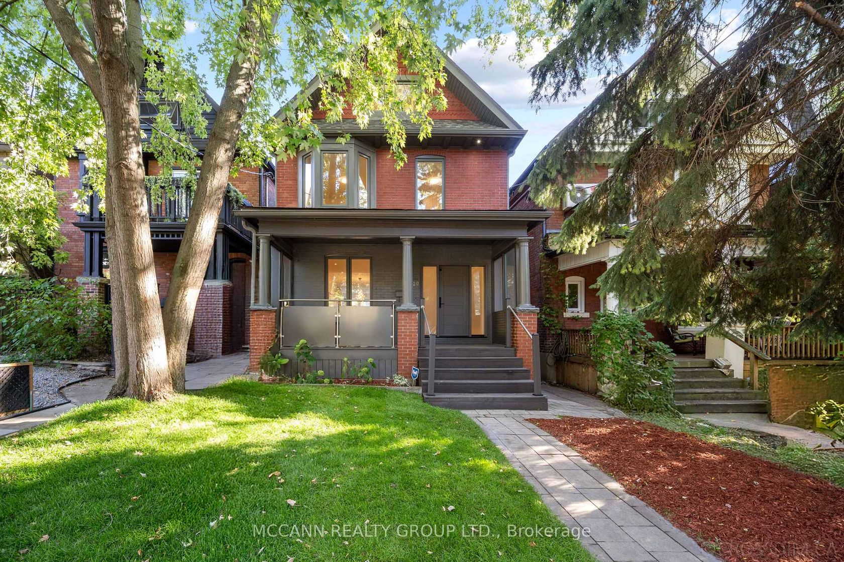 217 Pearson Avenue, Swansea, Toronto photo number 2 217 Pearson Avenue, Swansea, Toronto photo number 2