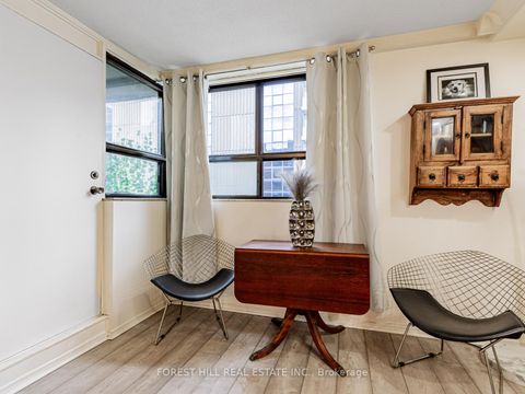 Photo 4 at 831 - 60 St Patrick Street, Chinatown, Toronto