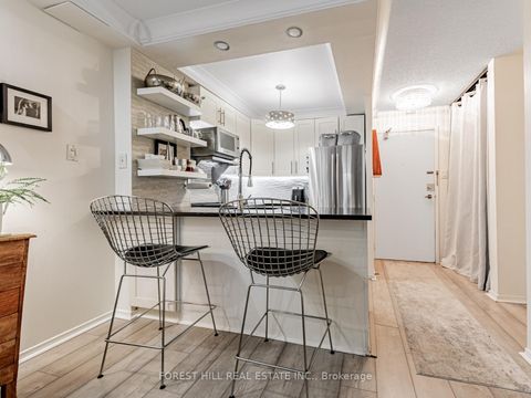 Photo 8 at 831 - 60 St Patrick Street, Chinatown, Toronto