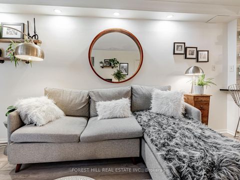 Photo 17 at 831 - 60 St Patrick Street, Chinatown, Toronto