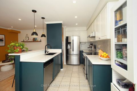 Photo 7 at 55 - 5223 Fairford Crescent, East Credit, Mississauga