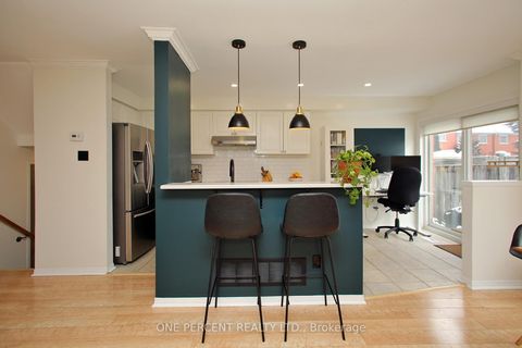 Photo 8 at 55 - 5223 Fairford Crescent, East Credit, Mississauga