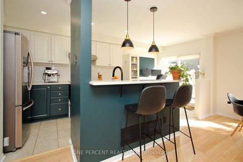 Photo 9 at 55 - 5223 Fairford Crescent, East Credit, Mississauga