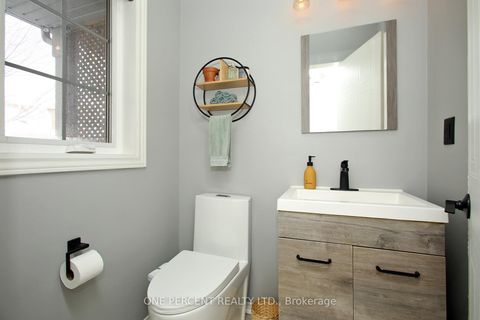 Photo 11 at 55 - 5223 Fairford Crescent, East Credit, Mississauga