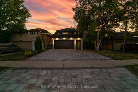 Photo 1 at 302 Mullen Drive, Brownridge, Vaughan