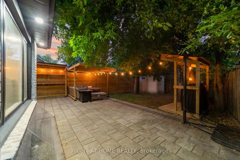 Photo 2 at 302 Mullen Drive, Brownridge, Vaughan