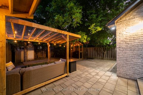 Photo 3 at 302 Mullen Drive, Brownridge, Vaughan