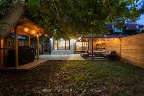 Photo 4 at 302 Mullen Drive, Brownridge, Vaughan