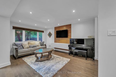 Photo 23 at 302 Mullen Drive, Brownridge, Vaughan