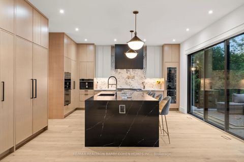Photo 10 at 165 Leacrest Road, Leaside, Toronto