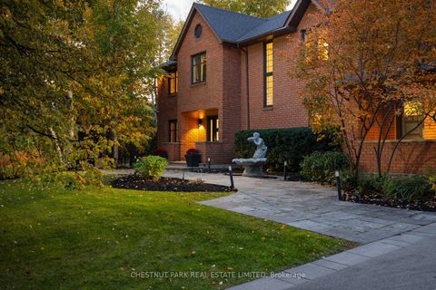 Photo 3 at 20 Fenyrose Crescent, East Woodbridge, Vaughan