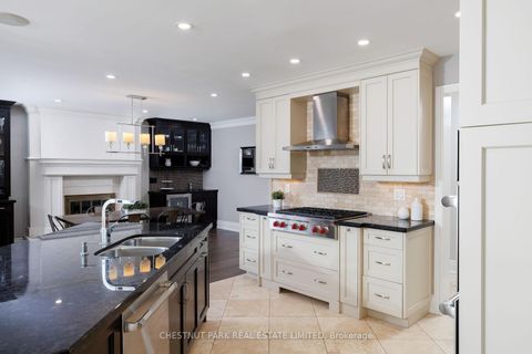 Photo 11 at 20 Fenyrose Crescent, East Woodbridge, Vaughan