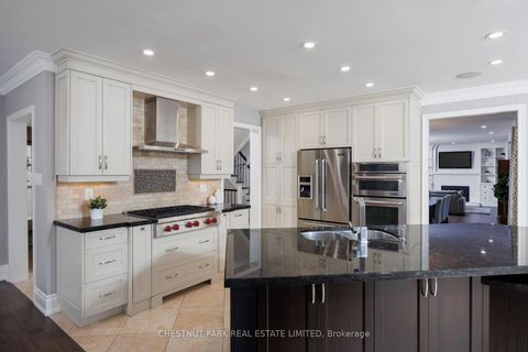 Photo 12 at 20 Fenyrose Crescent, East Woodbridge, Vaughan