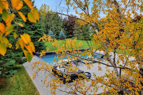 Photo 22 at 20 Fenyrose Crescent, East Woodbridge, Vaughan