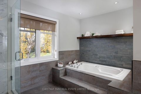 Photo 23 at 20 Fenyrose Crescent, East Woodbridge, Vaughan