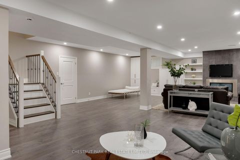 Photo 32 at 20 Fenyrose Crescent, East Woodbridge, Vaughan