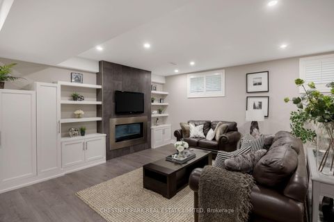 Photo 33 at 20 Fenyrose Crescent, East Woodbridge, Vaughan