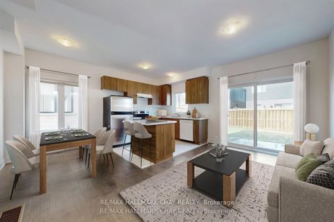 Photo 3 at 37 Turnberry Lane, Painswick South, Barrie