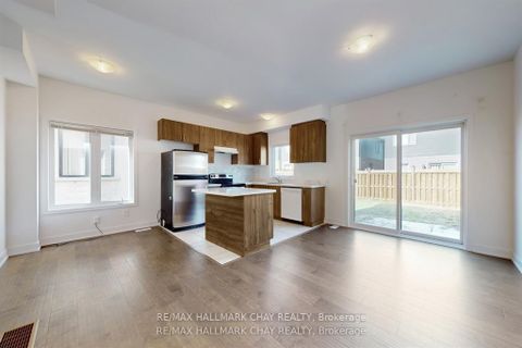 Photo 4 at 37 Turnberry Lane, Painswick South, Barrie