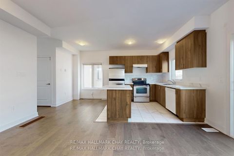 Photo 5 at 37 Turnberry Lane, Painswick South, Barrie