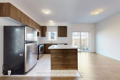 Photo 8 at 37 Turnberry Lane, Painswick South, Barrie