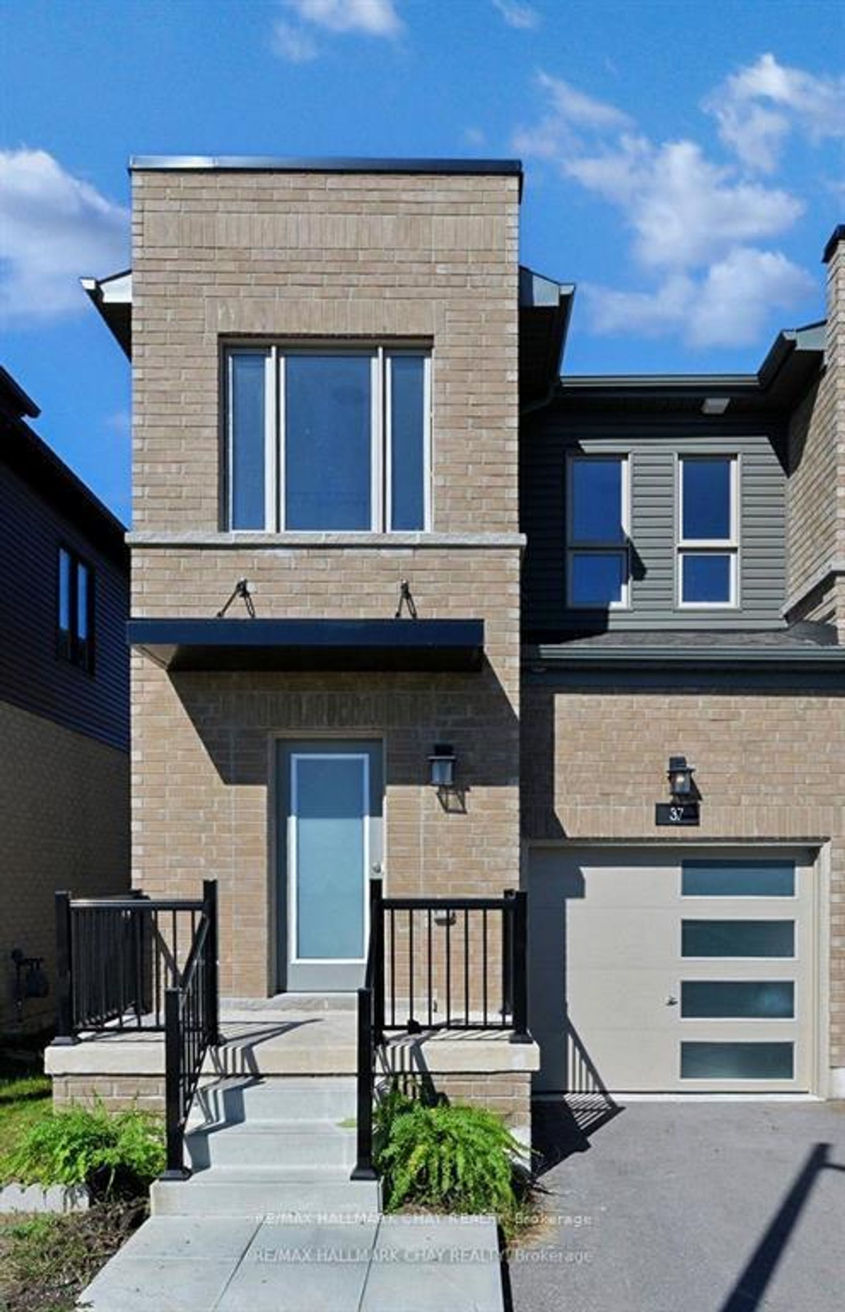 37 Turnberry Lane, Painswick South, Barrie photo number 2