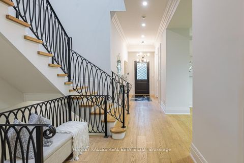 Photo 9 at 85 Chaplin Crescent, Eglinton, Toronto