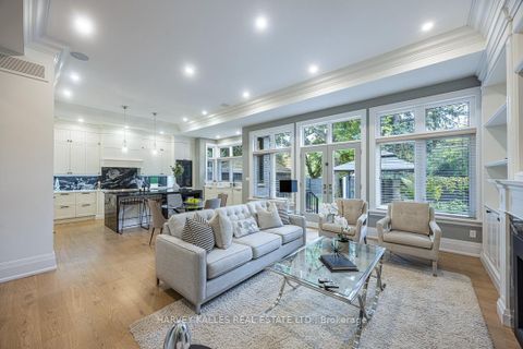 Photo 11 at 85 Chaplin Crescent, Eglinton, Toronto