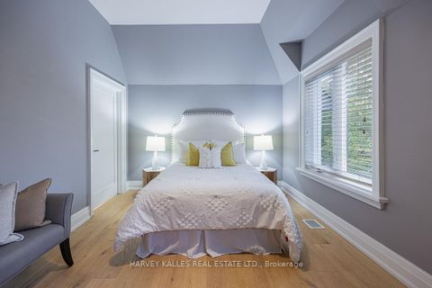 Photo 28 at 85 Chaplin Crescent, Eglinton, Toronto