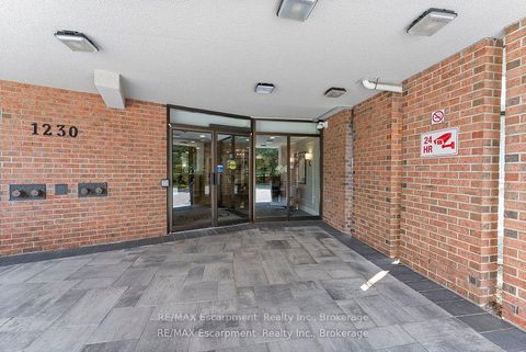 Photo 1 at 602 - 1230 Marlborough Court, CP College Park, Oakville