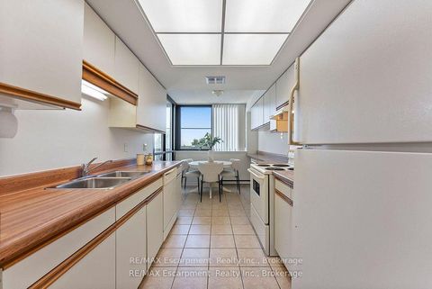 Photo 7 at 602 - 1230 Marlborough Court, CP College Park, Oakville