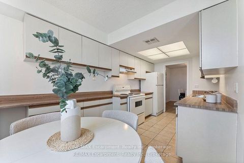 Photo 8 at 602 - 1230 Marlborough Court, CP College Park, Oakville