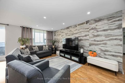 Photo 10 at 1517 - 15 La Rose Avenue, Humber Heights, Toronto Photo 10 at 1517 - 15 La Rose Avenue, Humber Heights, Toronto