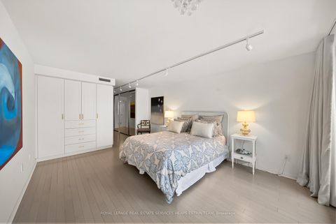 Photo 11 at 337 - 40 Oaklands Avenue, St. Clair, Toronto