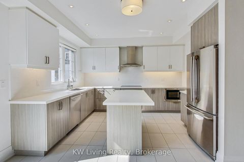 Photo 11 at TH7 - 390 Highway 7, Doncrest, Richmond Hill